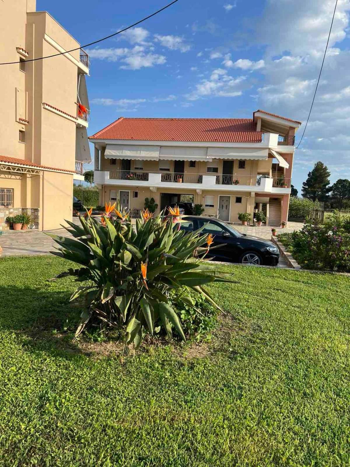 Flo'S Apartments Mesolóngion 外观 照片